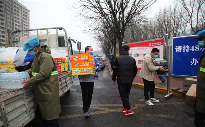 2月25日，山東金格瑞機械有限公司派代表來到齊魯師范學院捐贈防疫物資，保障校園防疫物品備足備齊，助力學校的疫情防控工作。