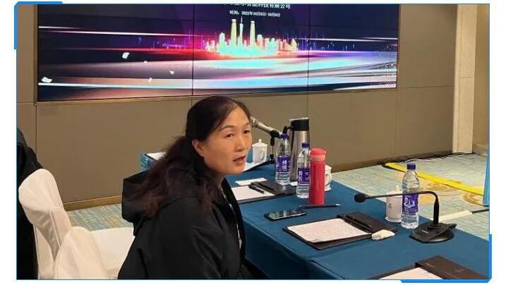 集團財務總監劉清華在聽取了銷售部門的數據對比與銷售人員的分析后,她提出應該加強客戶的銷售服務 集團財務總監劉清華在聽取了銷售部門的數據對比與銷售人員的分析后,她提出應該加強客戶的銷售服務